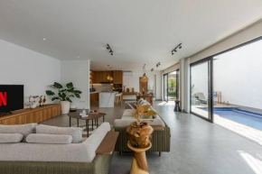 Quite and Central 2BR Villa Luvie Canguu